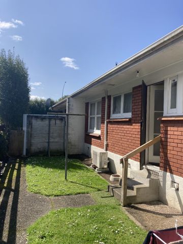 Welcome to this cozy and inviting 2-bedroom, 1-bathroom unit nestled in the heart of Whitiora. - Photo 5