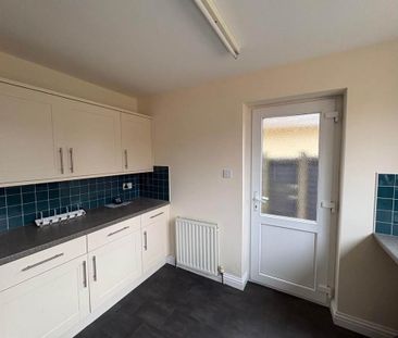 2 bedroom semi-detached bungalow to rent - Photo 6