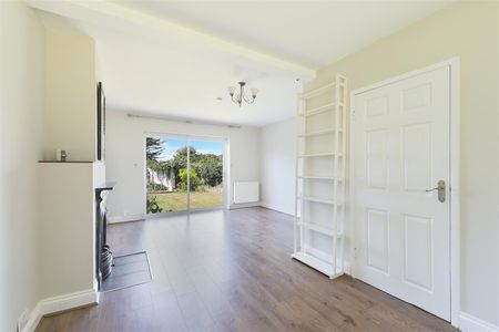 To Let 3 Bed House - Semi-Detached - Photo 2