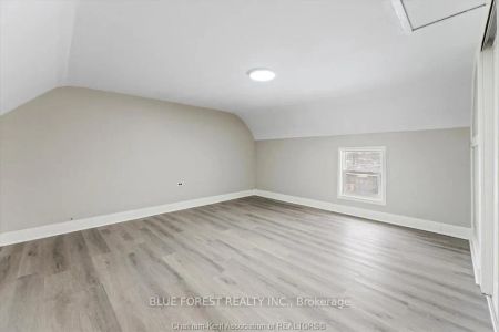 Property For Lease | X9244716 - Photo 2