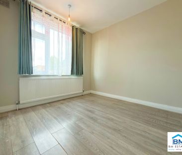 3 Bedroom Terraced - Photo 2