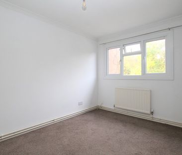 3 Bedroom Terraced House - Photo 3