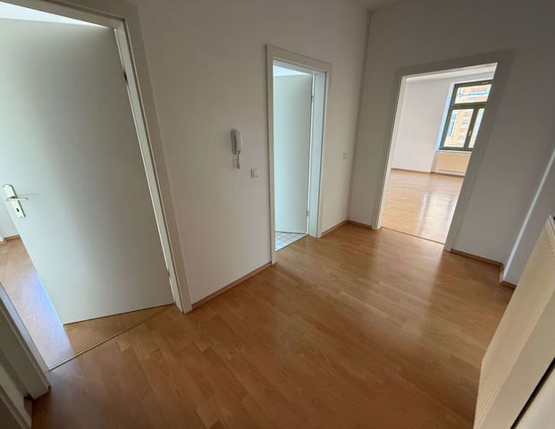 Großes Wohnzi. - begehbarer Kleideschrank - 2. OG - frei ab sofort - Photo 1