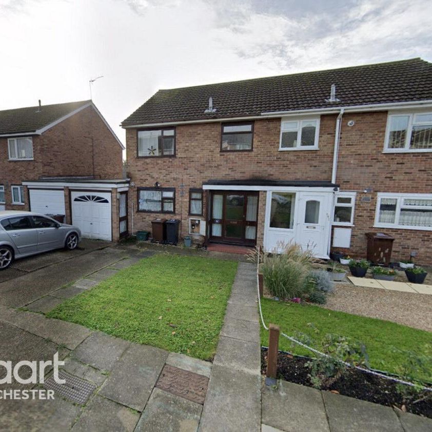 1 bedroom in a house share to rent - Photo 2