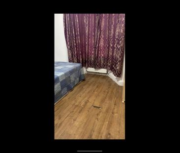 Room in a Shared House, Woodstock Road, E7 - Photo 3
