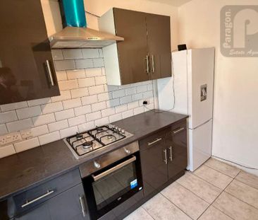 3 bedroom flat to rent - Photo 4