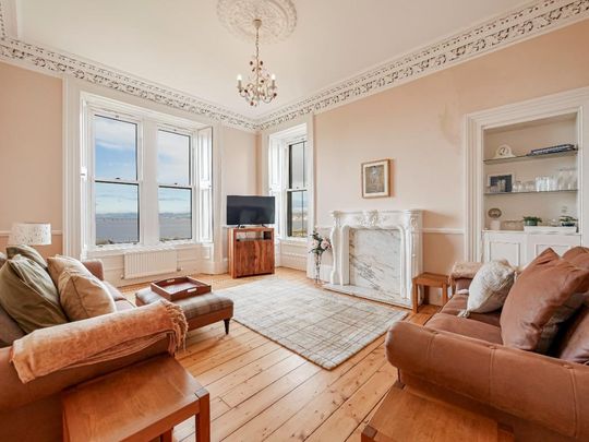 3 bedroom apartment to rent - Photo 1