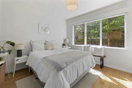 Light, Bright & Renovated - Photo 4