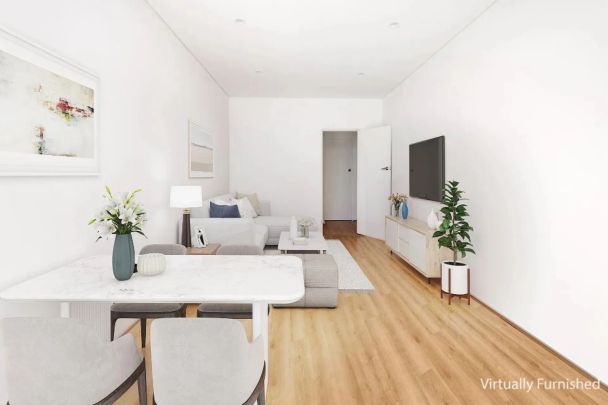 Beautifully Renovated Two-Bedroom Apartment - Photo 1