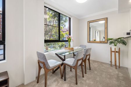 Stylish Urban Living in the Heart of Pyrmont - Photo 3