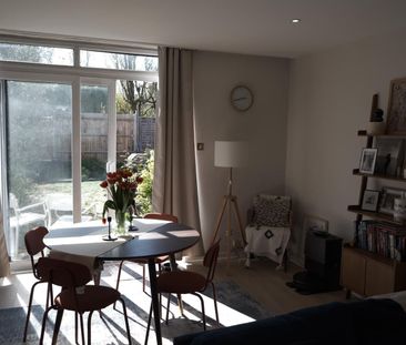 2 Bed Terraced House, Putney Heath Lane, SW15 - Photo 2