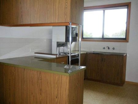 Very Spacious Unit! - Photo 2