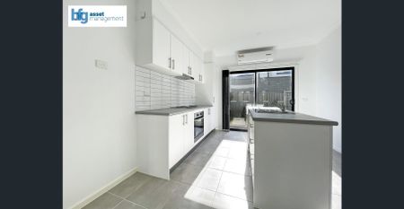 Modern 3-Bedroom Townhouse with Functional Layout and Convenient Location - Photo 5