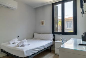 Calle de Pilar de Zaragoza, Madrid, Community of Madrid 28028