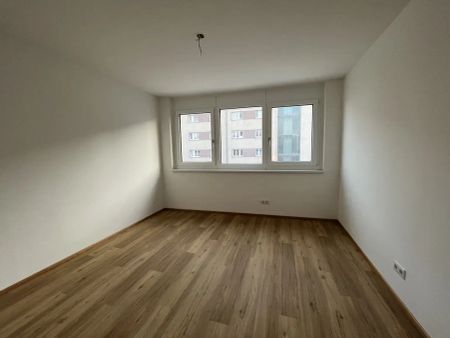 Helle und gemütliche 3-Zimmer-Wohnung mit großzügiger Außenfläche - Foto 4