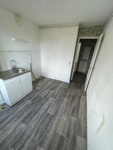 APPARTEMENT T4 3EME SANS ASCENSEUR CLAIX - Photo 5