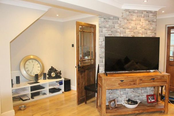 2 bedroom terraced house to rent - Photo 1