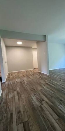 Spacious Newly Renovated 2 Bedroom Near Downtown - Photo 1