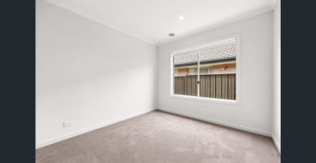 Charming Family Home in a Thriving Location - Photo 3