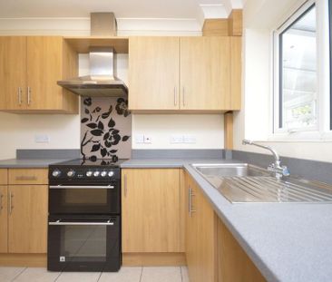 3 bedroom semi-detached house to rent - Photo 4