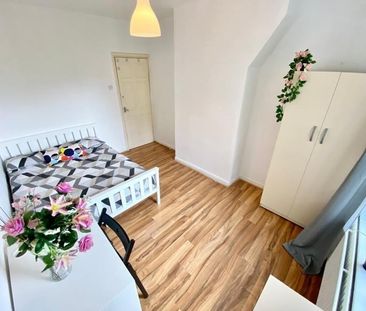 Room in a Shared Flat, Kennington, SE11 - Photo 2