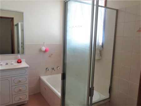 Villa close to amenities - Photo 2