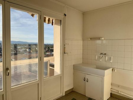 A LOUER - APPARTEMENT ROANNE SECTEUR GARE - Photo 4