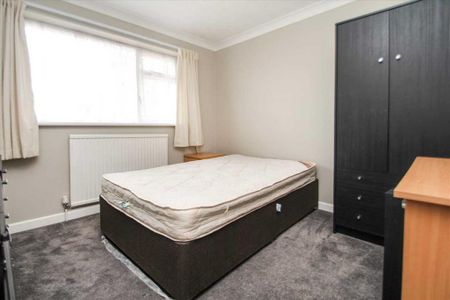3 bedroom semi-detached house to rent - Photo 5