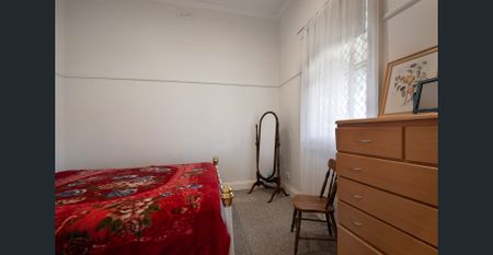 Eaglehawk Cottage filled with character - Photo 3