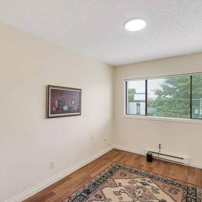 Best location in Victoria! 2 bed 2 bath condo in Fairfield. - Photo 4