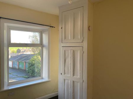 2 bedroom end of terrace house to rent - Photo 3