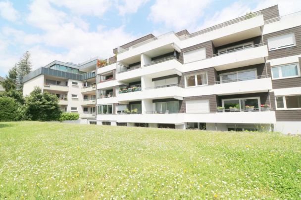 Gehobene 2 ZKB-Balkon-Wohnung mit großem Balkon in Bad Homburg sucht ruhigen Nachmieter - Photo 1