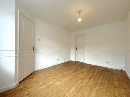 2 bedroom end of terrace house to rent - Photo 4