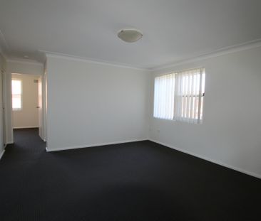 Modern Top Floor 2 Bedroom Apartment - Photo 1