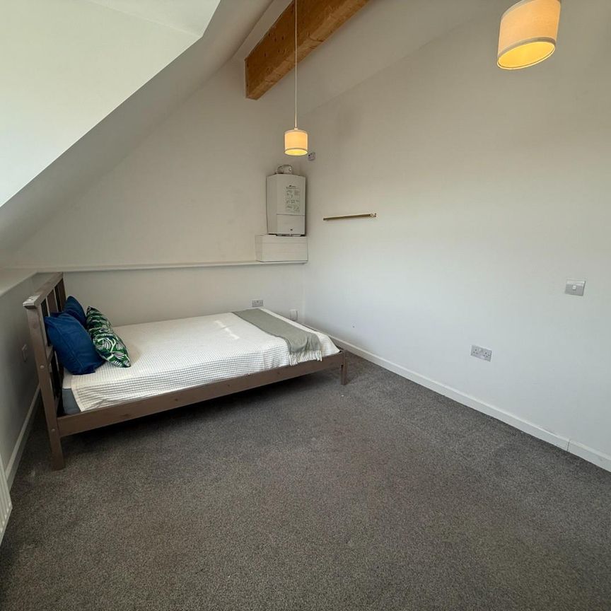 157 Clouds Hill Road, Bristol - Photo 1