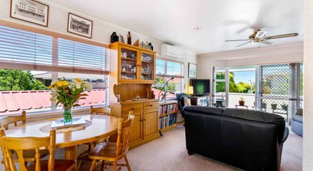 Stunning and Comfortable - Photo 4