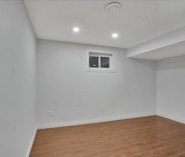 For Lease - 42 Daphne Crescent Unit# B, Barrie, Ontario - Photo 2