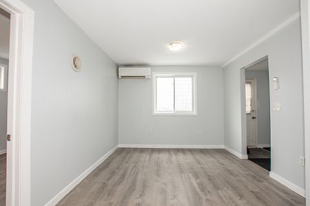 **BEAUTIFUL** 1 BEDROOM MAIN UNIT IN HAMILTON!! - Photo 4