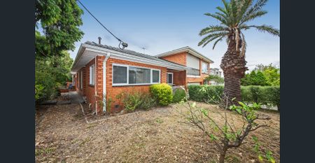 TWO BEDROOM VILLA UNIT WITH PRIVATE GARDEN AND LOCK UP GARAGE - Photo 5