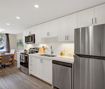 977 Mohawk Road East - Photo 4