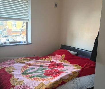 Room in a Shared House, William St, E10 - Photo 2
