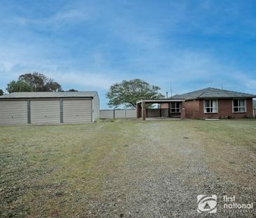 Approx. 1 Acre – Peaceful Lifestyle - Photo 1