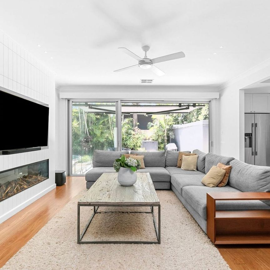 Flawless beachside entertainer - Photo 1