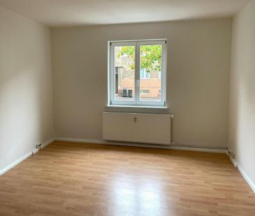 Gemütliche 2-Zimmer-Wohnung mit Loggia und Einbauküche in Chemnitz-... - Foto 1