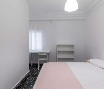 Double bed in Rooms for rent in modern 7-bedroom apartment in El Pl... - Photo 4