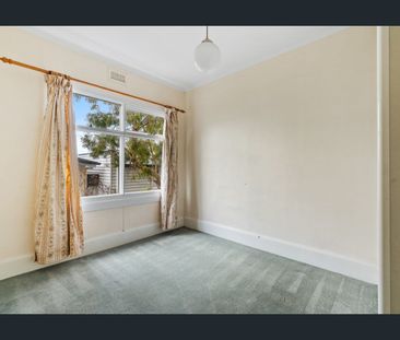 Spacious Family Home - Photo 2