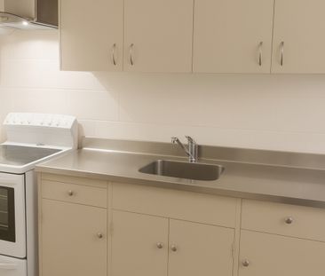 One Bedroom Unit Near shopping centre - Photo 4