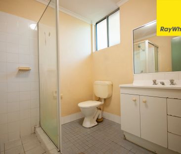 SELF CONTAINED STUDIO APARTMENT IN CONVENIENT LOCATION - Photo 4