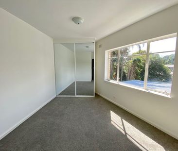 IMMACULATE 2 BEDROOM UNIT IN GREAT LOCATION - Photo 3