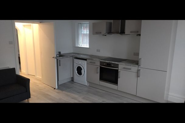 1 Bed Flat, Polygon Road, M8 - Photo 1